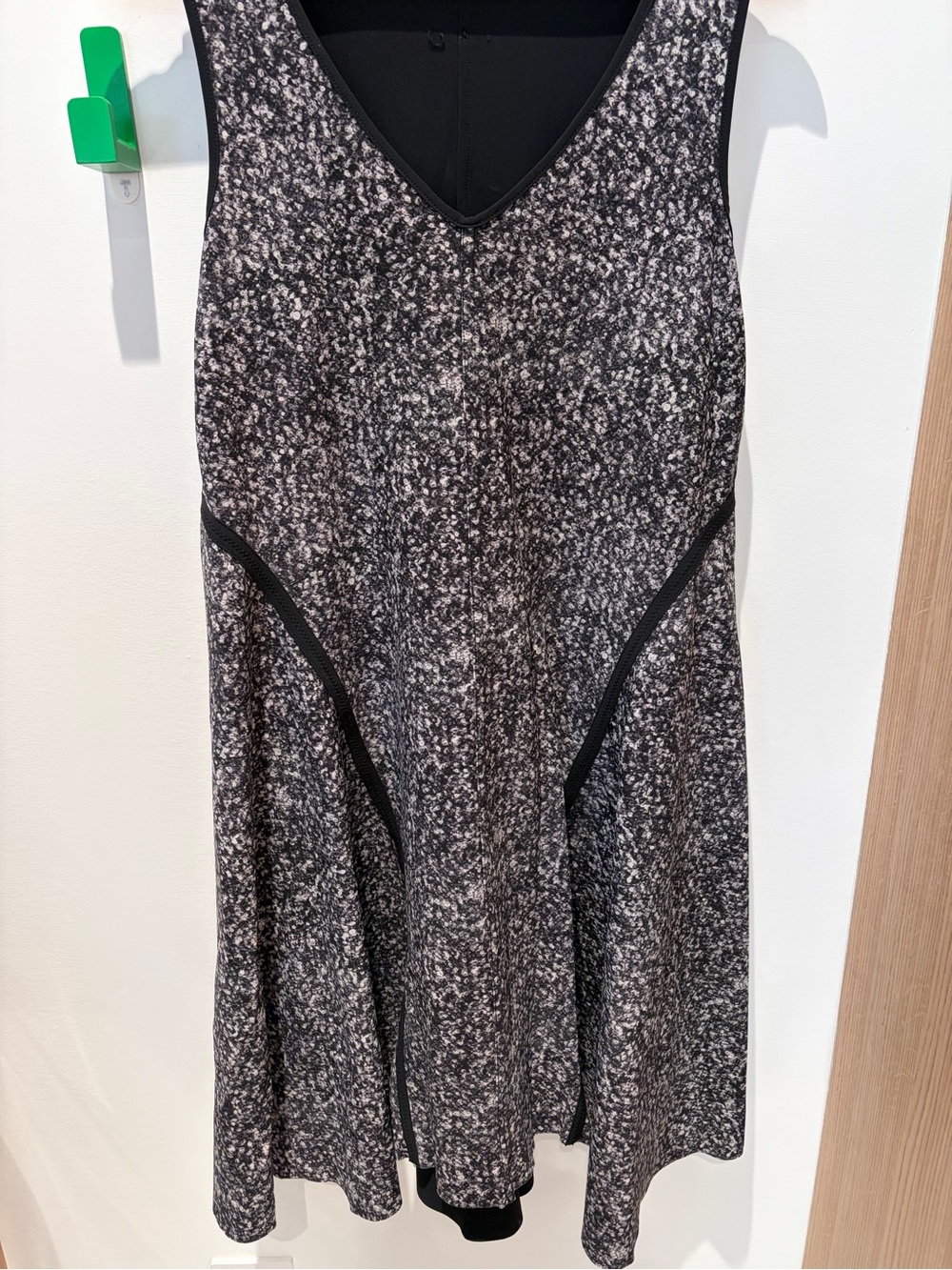 Black & White Indies (Fr) Brand Texture-Pattern V-Neck Sleeveless Dress